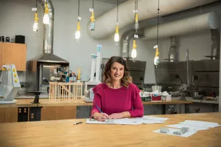 澳门线上博彩 student in classroom