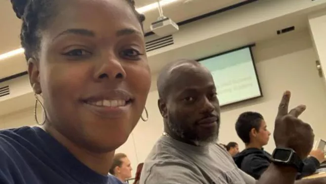 Selfie of two 澳门线上博彩 students in class