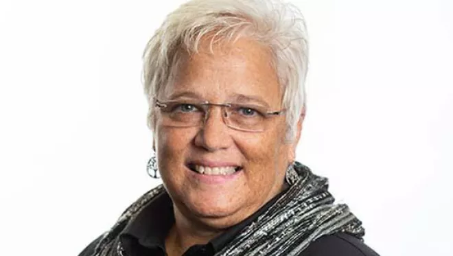 格伦娜·库珀，文学硕士