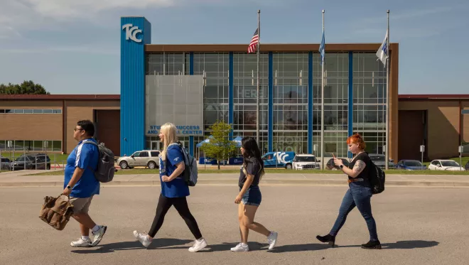 Four students walk in front of the 澳门线上博彩 Southeast Student Success Center