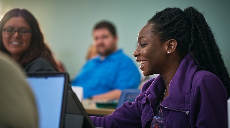 Young black female smiles while participating in class at 澳门线上博彩.
