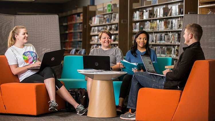 Four 澳门线上博彩 students study together in a library space